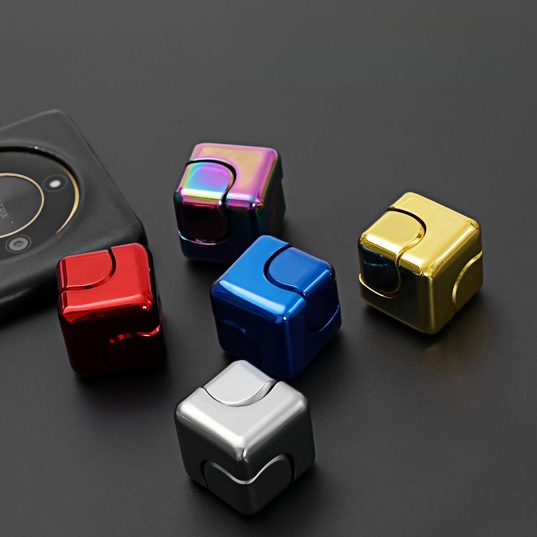 Juguete de cubo giratorio de m - Cool Office Tech Gadgets reseña y precio